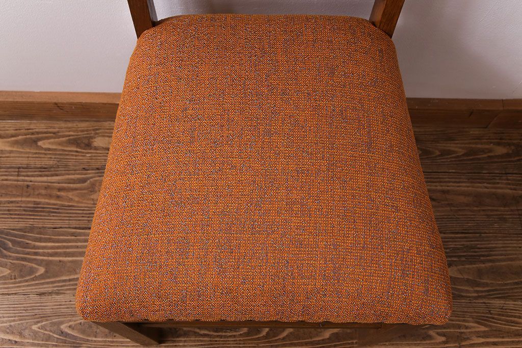 アンティーク家具　和製アンティーク　落ち着きのある色味のナラ材のチェア(椅子、ダイニングチェア)