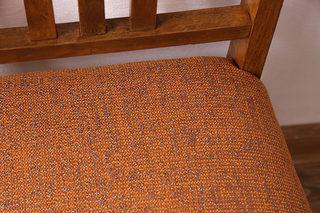 アンティーク家具　和製アンティーク　落ち着きのある色味のナラ材のチェア(椅子、ダイニングチェア)