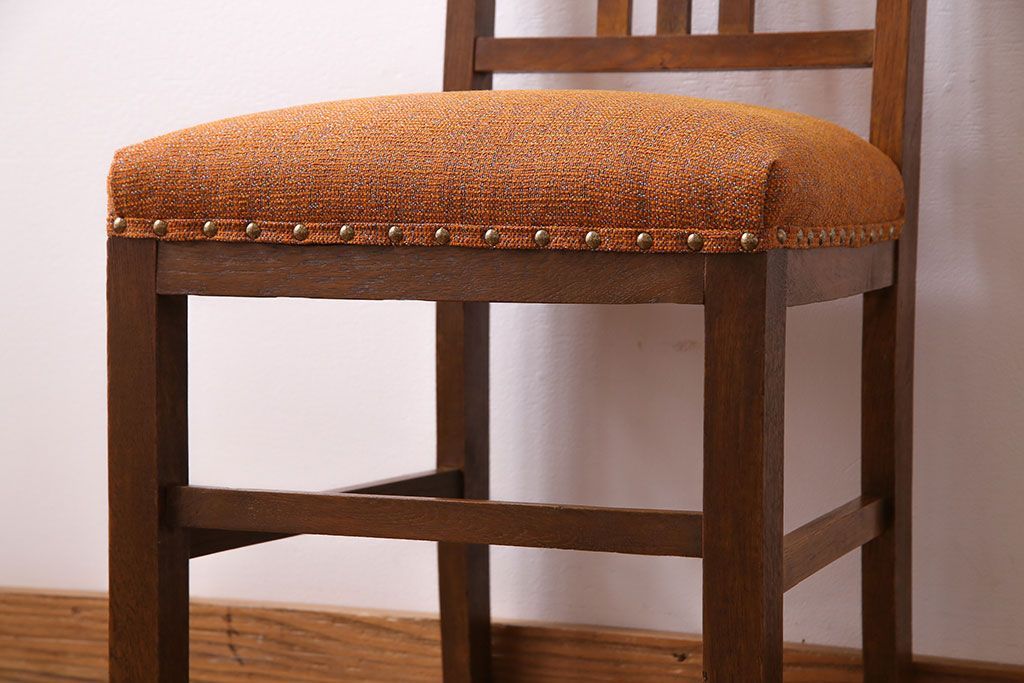 アンティーク家具　和製アンティーク　落ち着きのある色味のナラ材のチェア(椅子、ダイニングチェア)