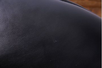 中古　Cassina(カッシーナ)　VERANDA(ヴェランダ) 黒革　1Pソファ(定価約80万円)