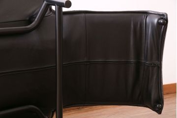 中古　Cassina(カッシーナ)　VERANDA(ヴェランダ) 黒革　1Pソファ(定価約80万円)