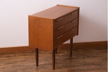 【K様ご決済用】北欧ビンテージ　チーク材　四つ脚がかわいらしい小振りのサイドチェスト(引き出し)