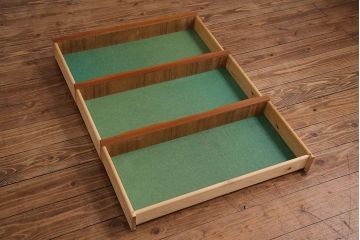 【K様ご決済用】北欧ビンテージ　チーク材　四つ脚がかわいらしい小振りのサイドチェスト(引き出し)