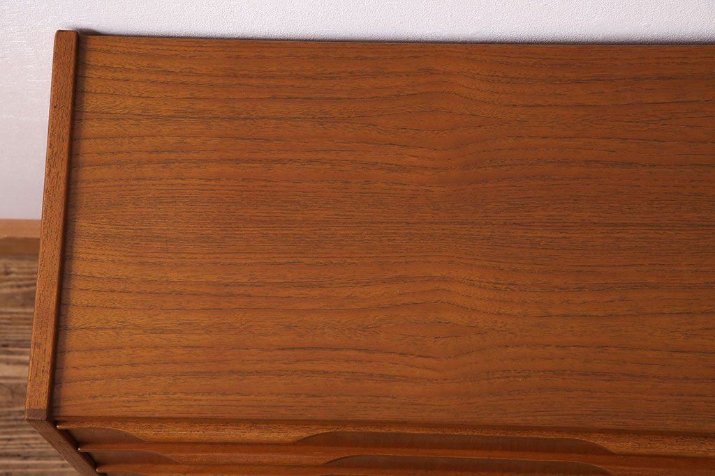 【K様ご決済用】北欧ビンテージ　チーク材　四つ脚がかわいらしい小振りのサイドチェスト(引き出し)