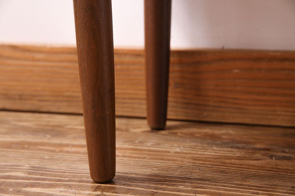 【K様ご決済用】北欧ビンテージ　チーク材　四つ脚がかわいらしい小振りのサイドチェスト(引き出し)