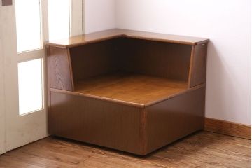 中古　カリモク　シンプルなデザインの収納付きコーナーテーブル(サイドテーブル)