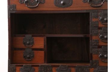 アンティーク家具　骨董・古民具　前面ケヤキ材　堂々とした佇まいの松本帳場箪笥(時代箪笥)