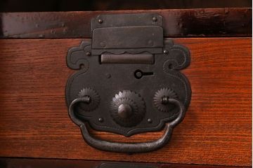 アンティーク家具　骨董・古民具　前面ケヤキ材　堂々とした佇まいの松本帳場箪笥(時代箪笥)