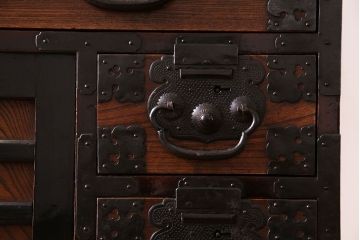 アンティーク家具　骨董・古民具　前面ケヤキ材　堂々とした佇まいの松本帳場箪笥(時代箪笥)