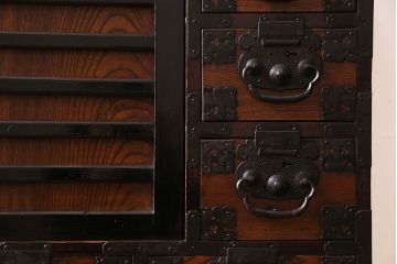 アンティーク家具　骨董・古民具　前面ケヤキ材　堂々とした佇まいの松本帳場箪笥(時代箪笥)