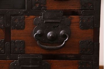 アンティーク家具　骨董・古民具　前面ケヤキ材　堂々とした佇まいの松本帳場箪笥(時代箪笥)