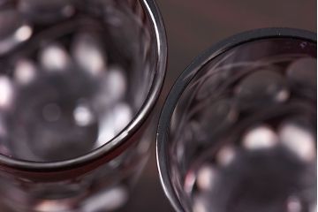 アンティーク雑貨　昭和初期　和モダンな雰囲気漂う切子ショットグラス(酒器)2個セット(2)