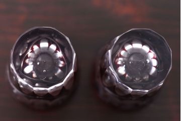 アンティーク雑貨　昭和初期　和モダンな雰囲気漂う切子ショットグラス(酒器)2個セット(2)