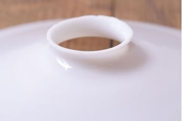 昭和レトロ　素朴な雰囲気が魅力の昔懐かしい平笠シェードのペンダントライト(天井照明、吊り下げ照明)(1)