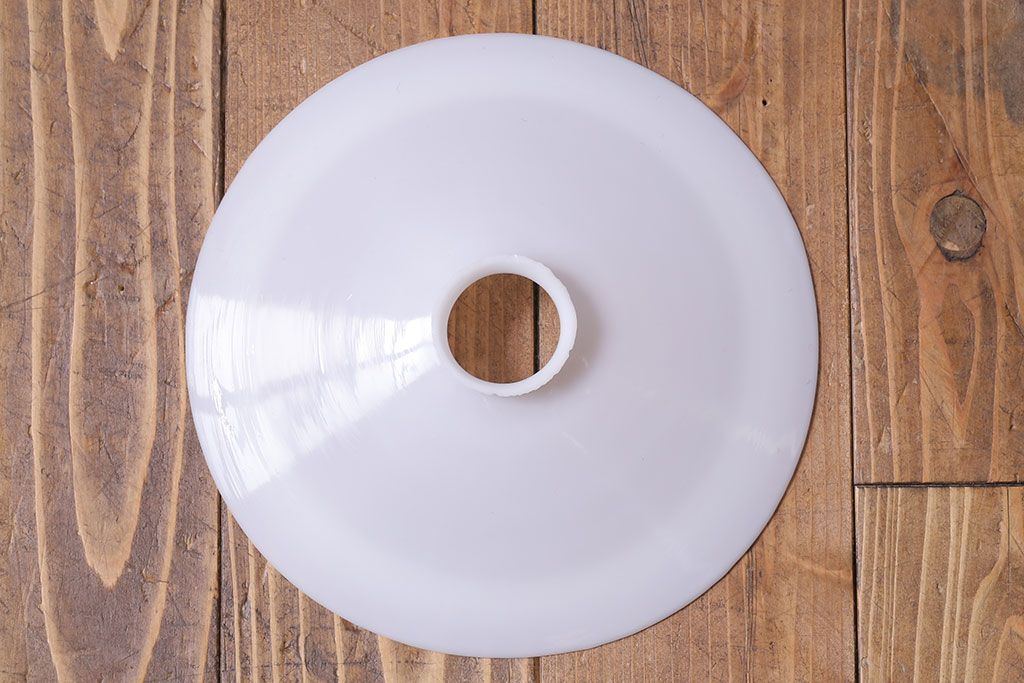 昭和レトロ　素朴な雰囲気が魅力の昔懐かしい平笠シェードのペンダントライト(天井照明、吊り下げ照明)(1)