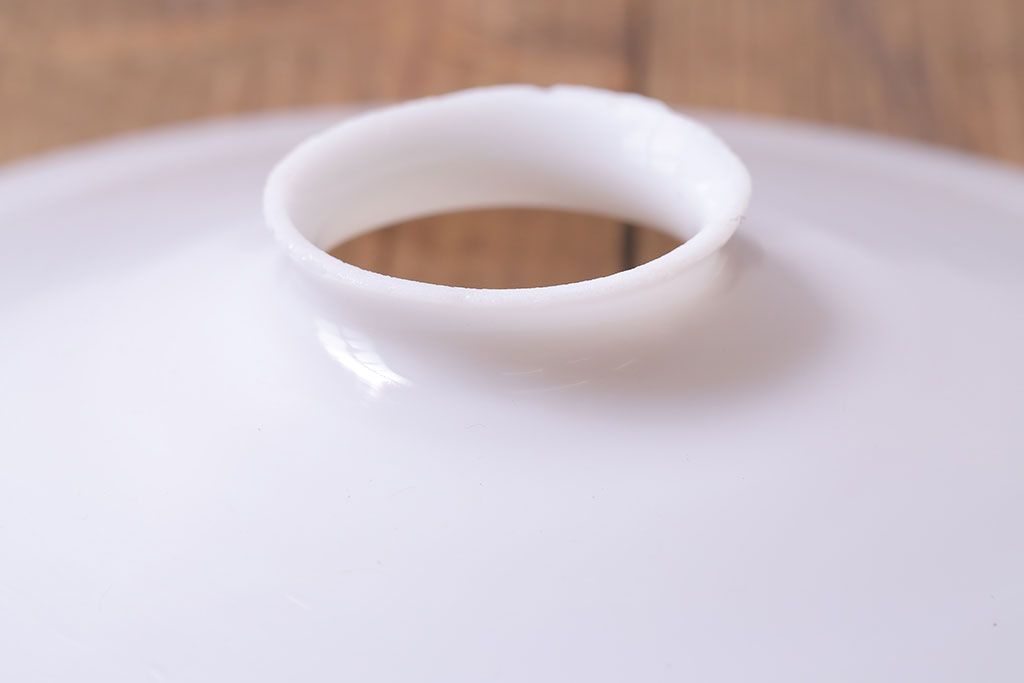 昭和レトロ　素朴な雰囲気が魅力の昔懐かしい平笠シェードのペンダントライト(天井照明、吊り下げ照明)(1)