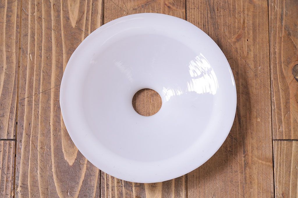 昭和レトロ　素朴な雰囲気が魅力の昔懐かしい平笠シェードのペンダントライト(天井照明、吊り下げ照明)(1)