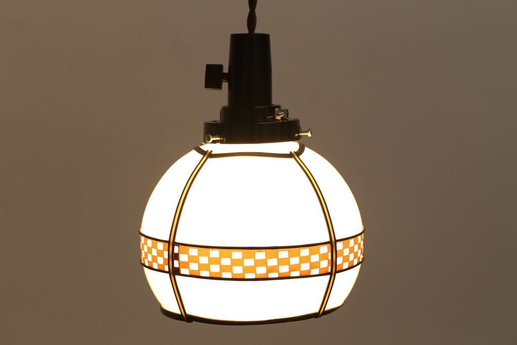 和製アンティーク　ベークライト製　市松模様の飾りがレトロな趣きのペンダントライト(天井照明、吊り下げ照明)