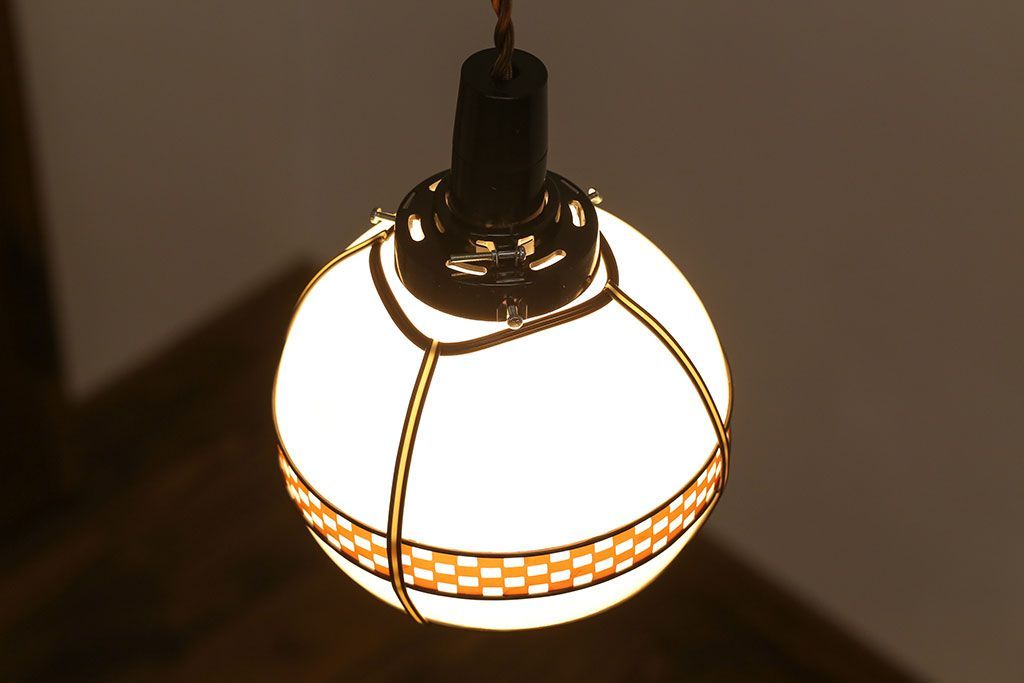 和製アンティーク　ベークライト製　市松模様の飾りがレトロな趣きのペンダントライト(天井照明、吊り下げ照明)