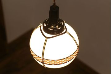 和製アンティーク　ベークライト製　市松模様の飾りがレトロな趣きのペンダントライト(天井照明、吊り下げ照明)