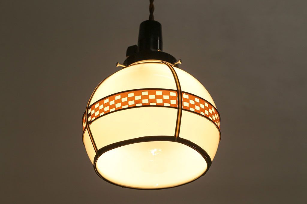 和製アンティーク　ベークライト製　市松模様の飾りがレトロな趣きのペンダントライト(天井照明、吊り下げ照明)