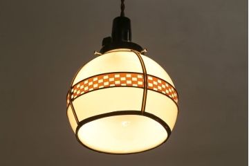 和製アンティーク　ベークライト製　市松模様の飾りがレトロな趣きのペンダントライト(天井照明、吊り下げ照明)