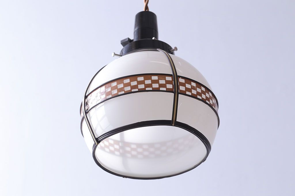 和製アンティーク　ベークライト製　市松模様の飾りがレトロな趣きのペンダントライト(天井照明、吊り下げ照明)