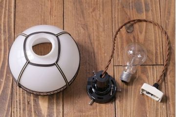 和製アンティーク　ベークライト製　市松模様の飾りがレトロな趣きのペンダントライト(天井照明、吊り下げ照明)