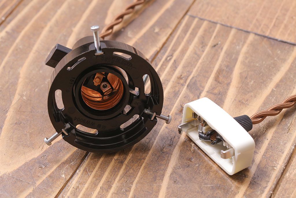 和製アンティーク　ベークライト製　市松模様の飾りがレトロな趣きのペンダントライト(天井照明、吊り下げ照明)