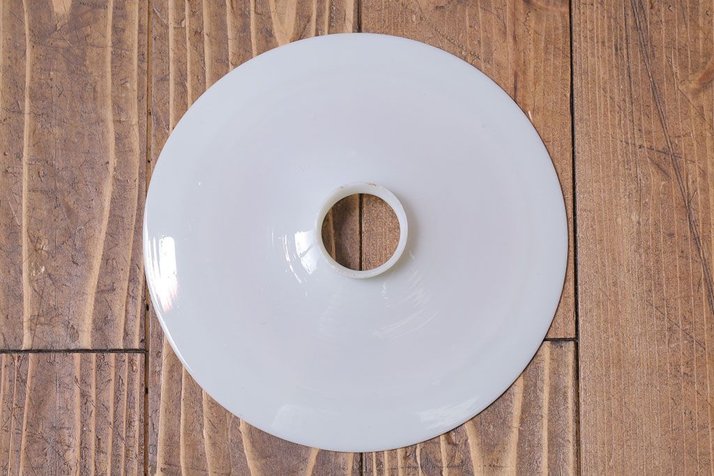 昭和レトロ　素朴な雰囲気が魅力の昔懐かしい平笠シェードのペンダントライト(天井照明、吊り下げ照明)(2)