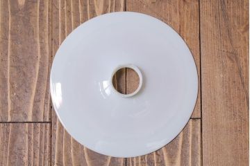 昭和レトロ　素朴な雰囲気が魅力の昔懐かしい平笠シェードのペンダントライト(天井照明、吊り下げ照明)(2)