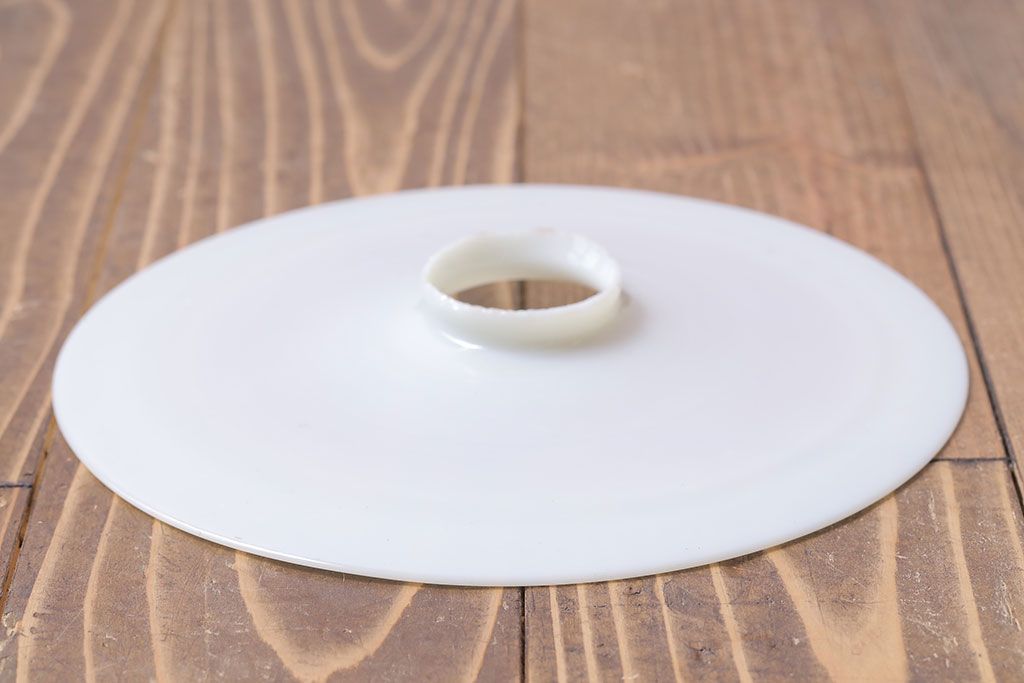 昭和レトロ　素朴な雰囲気が魅力の昔懐かしい平笠シェードのペンダントライト(天井照明、吊り下げ照明)(2)