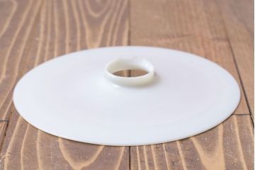 昭和レトロ　素朴な雰囲気が魅力の昔懐かしい平笠シェードのペンダントライト(天井照明、吊り下げ照明)(2)