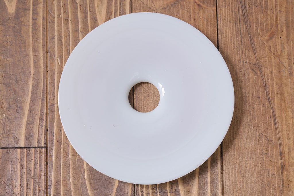 昭和レトロ　素朴な雰囲気が魅力の昔懐かしい平笠シェードのペンダントライト(天井照明、吊り下げ照明)(2)