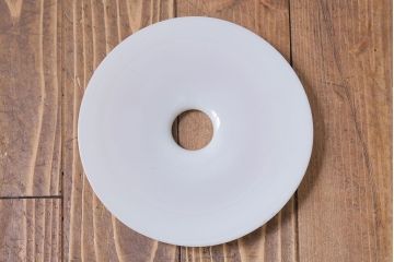 昭和レトロ　素朴な雰囲気が魅力の昔懐かしい平笠シェードのペンダントライト(天井照明、吊り下げ照明)(2)