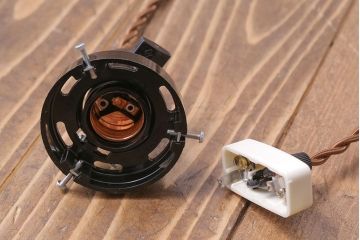 昭和レトロ　素朴な雰囲気が魅力の昔懐かしい平笠シェードのペンダントライト(天井照明、吊り下げ照明)(2)