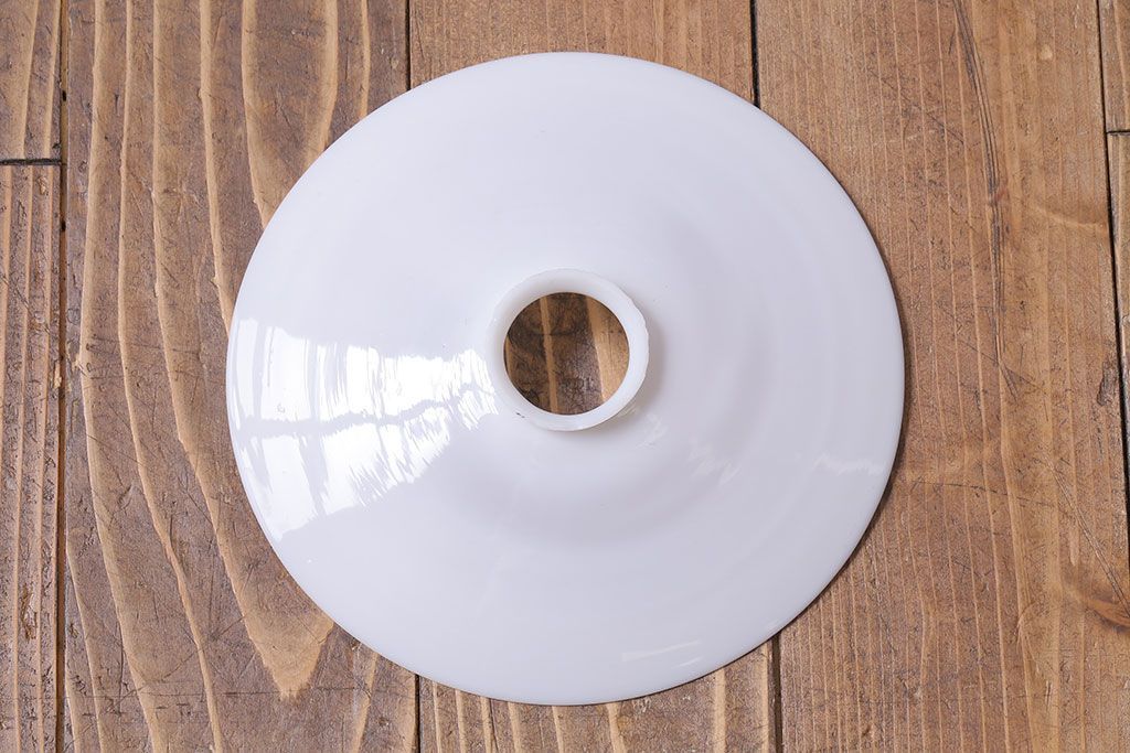 昭和レトロ　素朴な雰囲気が魅力の昔懐かしい平笠シェードのペンダントライト(天井照明、吊り下げ照明)(3)