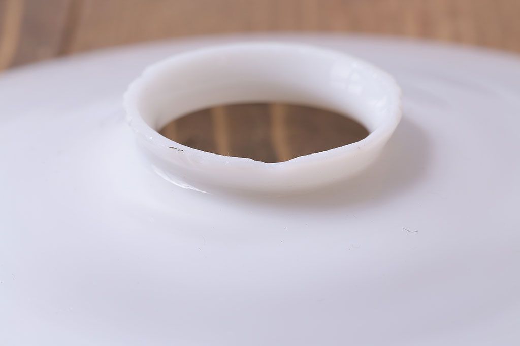 昭和レトロ　素朴な雰囲気が魅力の昔懐かしい平笠シェードのペンダントライト(天井照明、吊り下げ照明)(3)