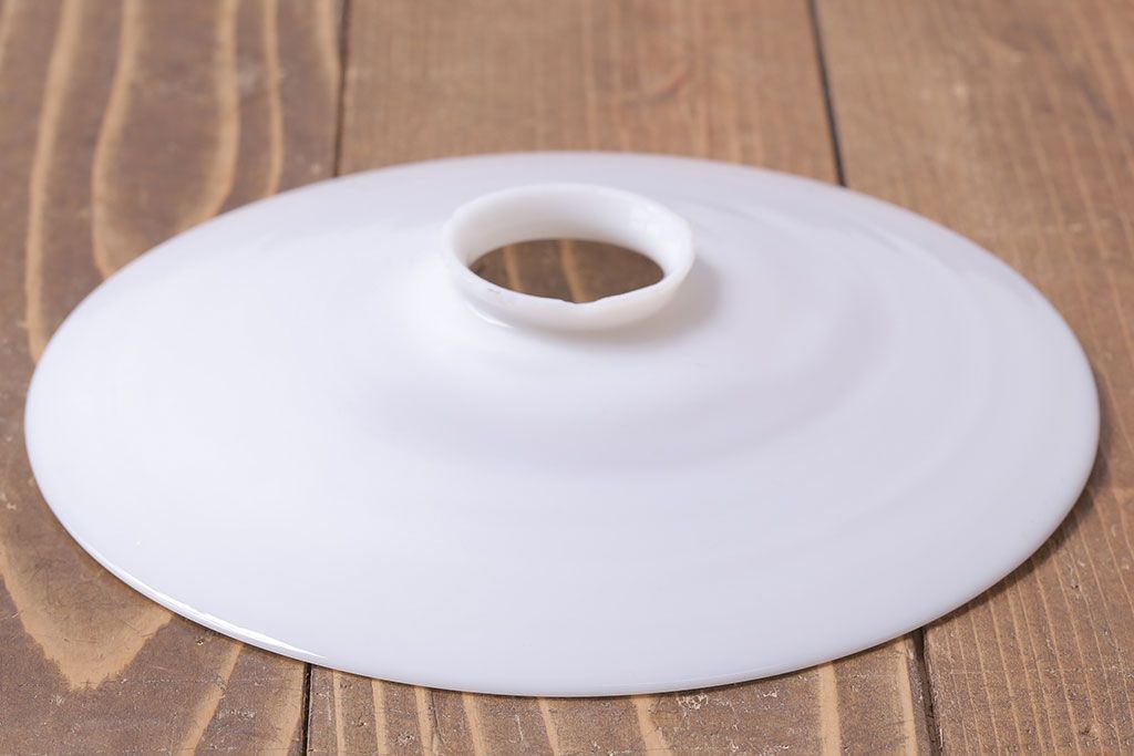 昭和レトロ　素朴な雰囲気が魅力の昔懐かしい平笠シェードのペンダントライト(天井照明、吊り下げ照明)(3)