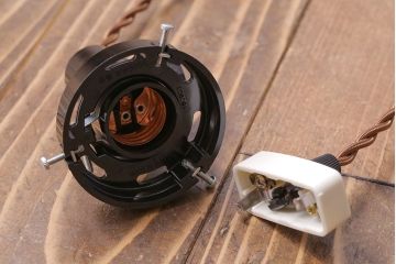 昭和レトロ　素朴な雰囲気が魅力の昔懐かしい平笠シェードのペンダントライト(天井照明、吊り下げ照明)(3)