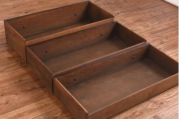アンティーク家具　1920年頃　オーク材　クラシカルな雰囲気漂う小振りなドレッシングチェスト(ドレッサー)