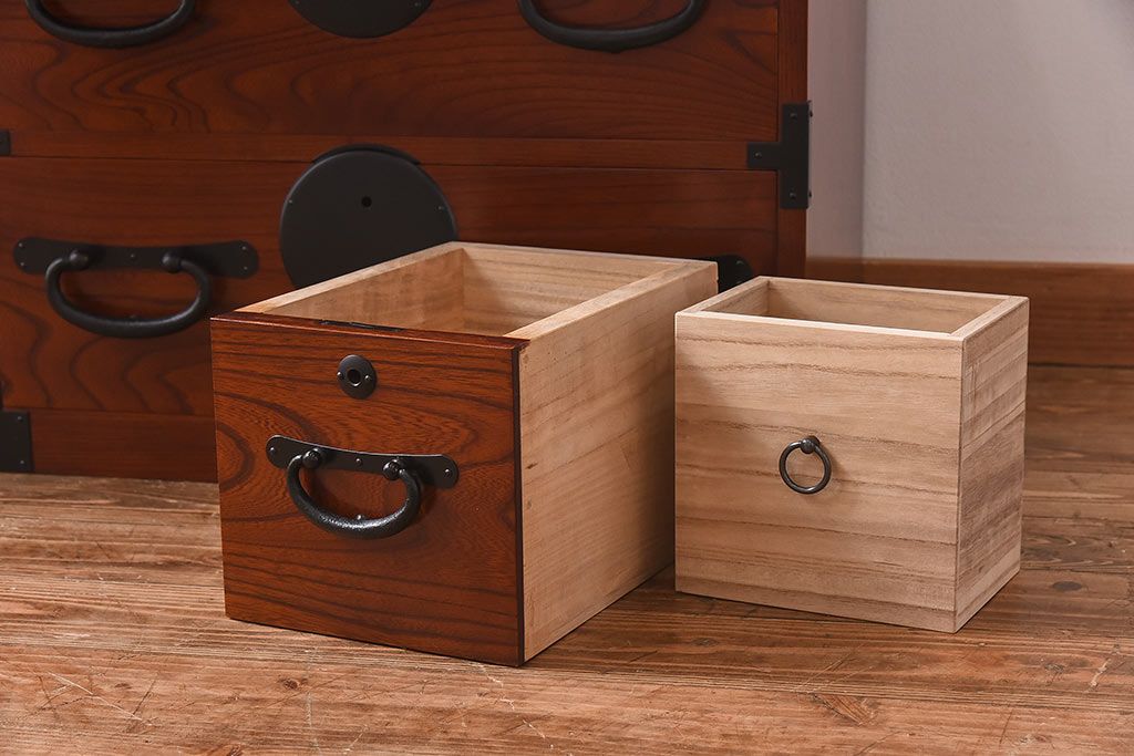 中古　前面ケヤキ材　漆塗りが美しいローチェスト(ローボード、和タンス、引き出し)(定価約45万円)