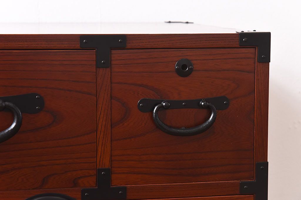 中古　前面ケヤキ材　漆塗りが美しいローチェスト(ローボード、和タンス、引き出し)(定価約45万円)