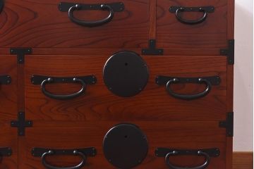 中古　前面ケヤキ材　漆塗りが美しいローチェスト(ローボード、和タンス、引き出し)(定価約45万円)