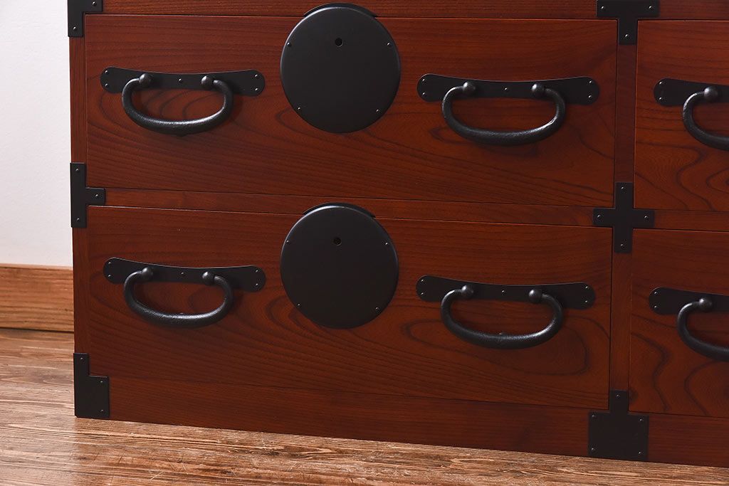 中古　前面ケヤキ材　漆塗りが美しいローチェスト(ローボード、和タンス、引き出し)(定価約45万円)