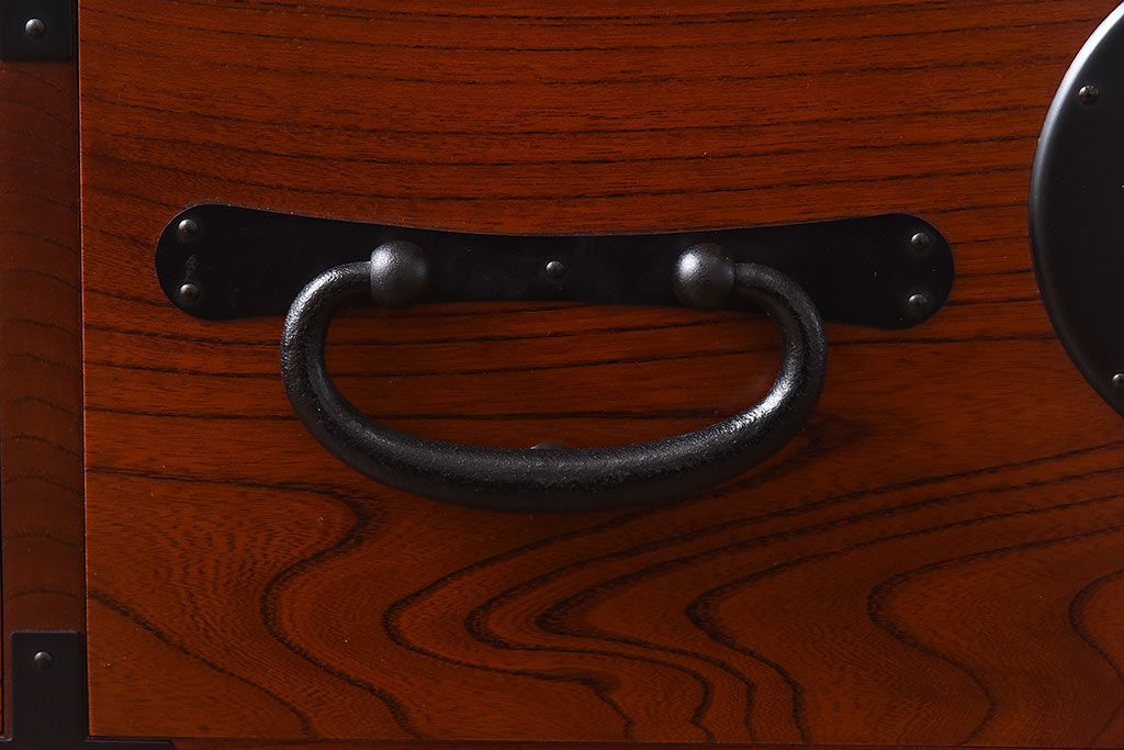 中古　前面ケヤキ材　漆塗りが美しいローチェスト(ローボード、和タンス、引き出し)(定価約45万円)