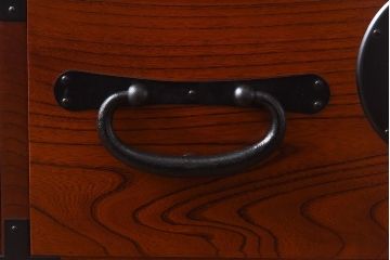 中古　前面ケヤキ材　漆塗りが美しいローチェスト(ローボード、和タンス、引き出し)(定価約45万円)