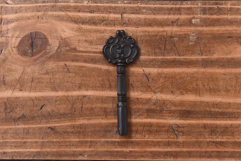 中古　前面ケヤキ材　漆塗りが美しいローチェスト(ローボード、和タンス、引き出し)(定価約45万円)