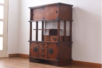 中古 伝統民芸家具 岩谷堂箪笥　風格のある茶棚(飾り棚、戸棚)(定価約30万円)
