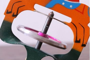 アンティーク雑貨　昭和期　タイガー商会　T.K　レトロなジョッキーゴマ(輸出用)(1)